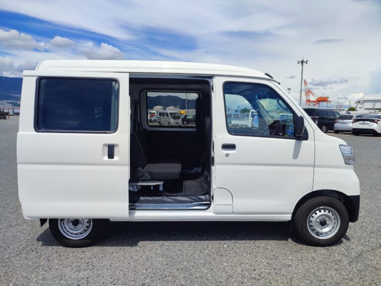 2021 Daihatsu Hijet Van photo 1