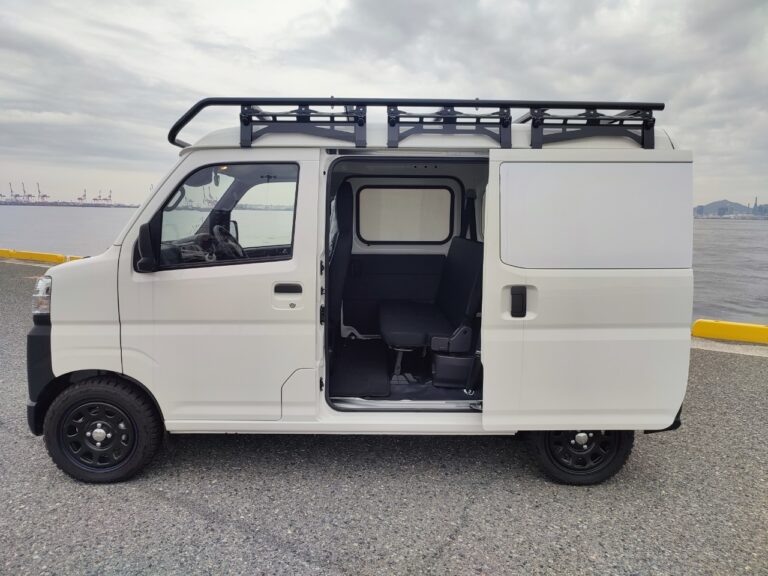 2022 Daihatsu Hijet Cargo Van photo 1