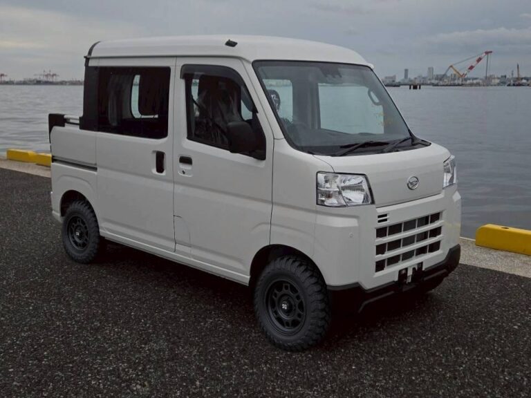 2026 Daihatsu Hijet Deck Van photo 1