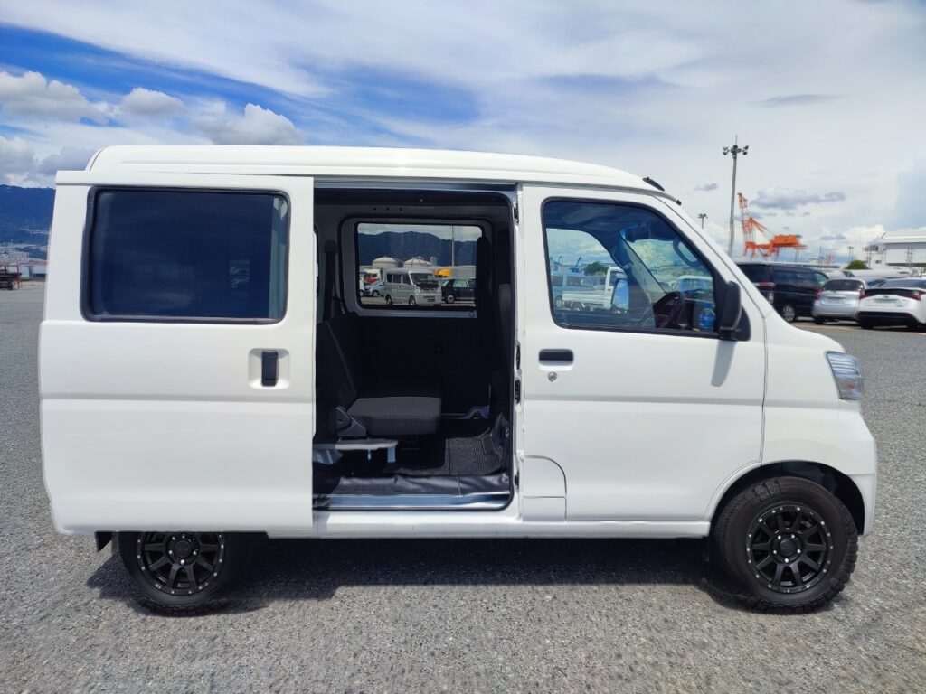 2021 Daihatsu Hijet Van photo 1