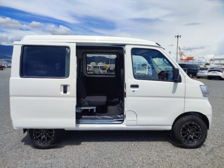 2021 Daihatsu Hijet Van photo 1