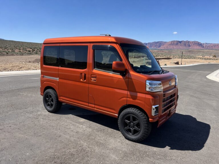 2023 Daihatsu Hijet Cargo Van photo 1